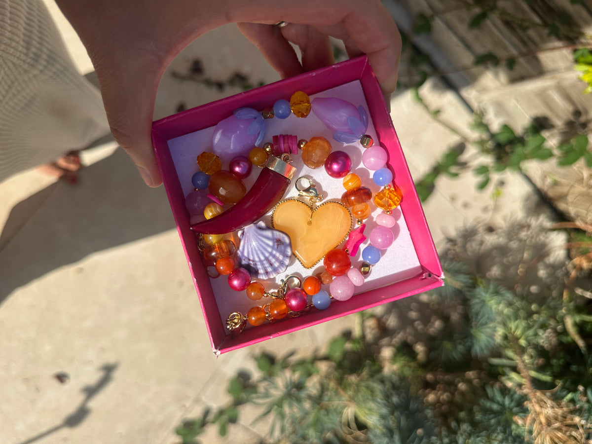 Charm Corazón Amarillo Mostaza Embellecido