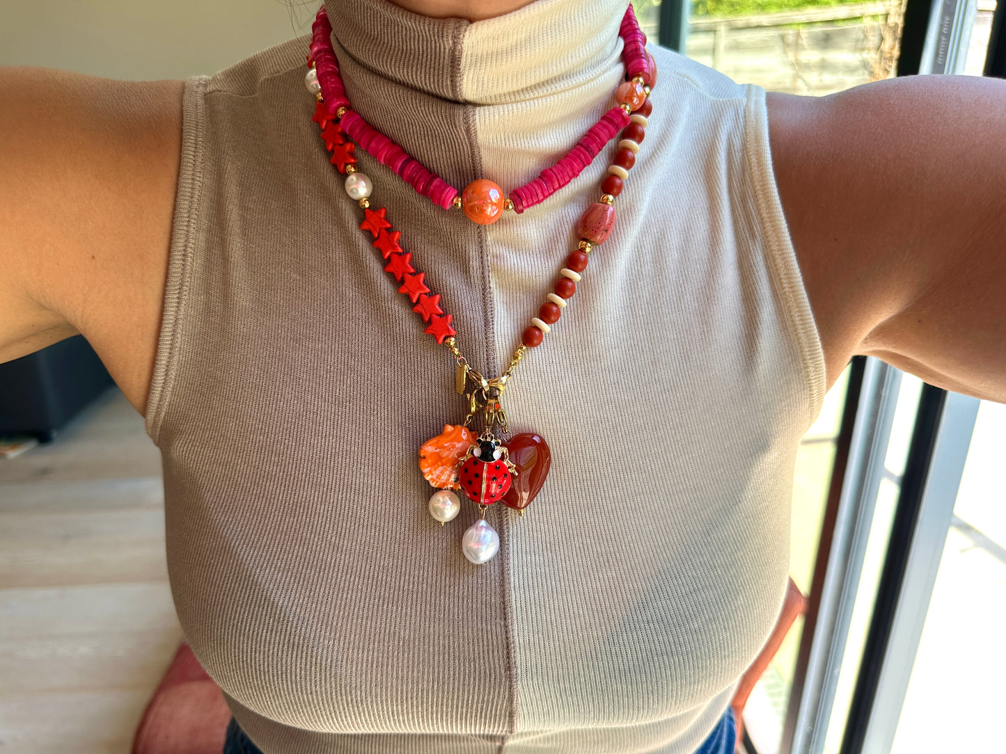 Mitad Cadena Rojo Coral Estrellas Con Perlas
