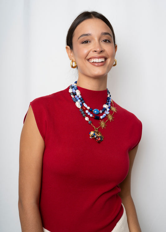 Collar Azul Con Toque De Rojo Chili En La Vida