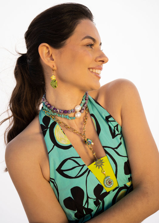 Combinación collares y charms, conjunto de joyas Lulàs_Lulàs, cadenas combinadas con charms, collares dorados, alargador eslabones dorados