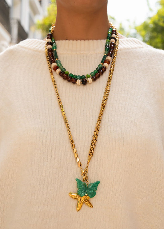 Collar Fino Marrón Con Toque De Luz Blanco