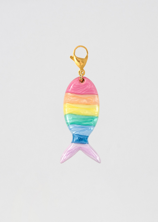 Charm Pez A Rayas Pastel