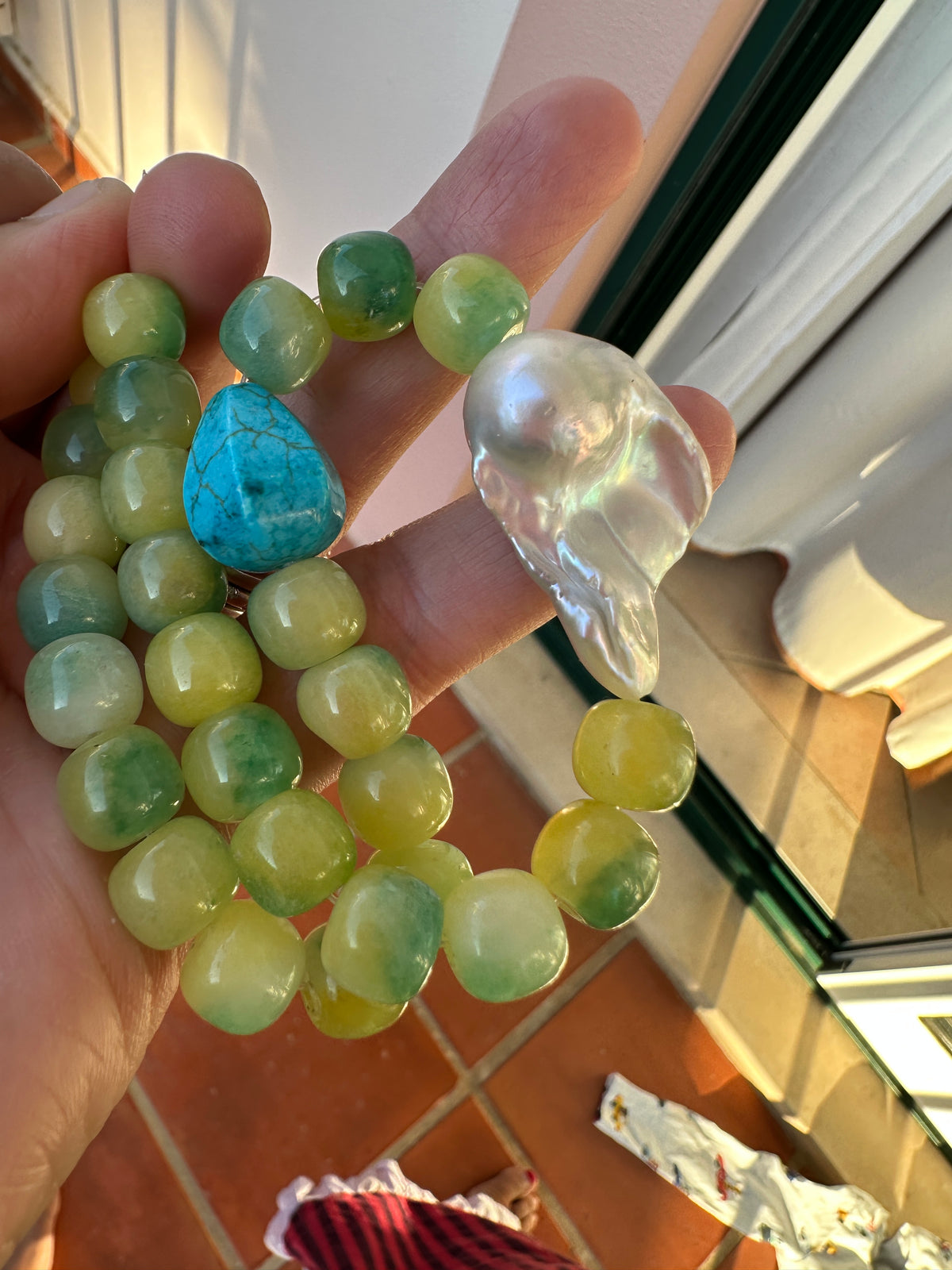 Collar Jades Verdes Y Turquesa Con La Perla Barroca Mas Especial
