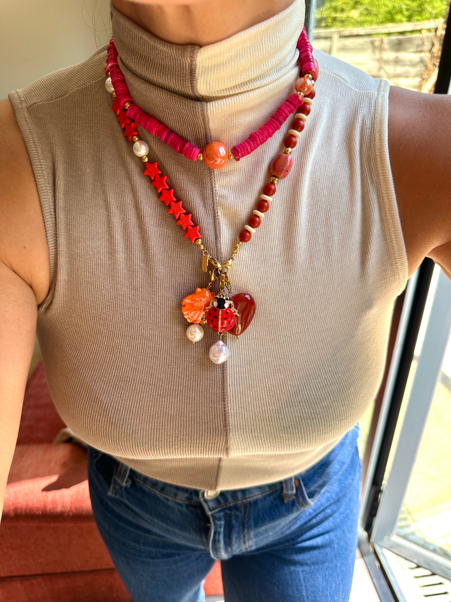 Mitad Cadena Rojo Coral Estrellas Con Perlas