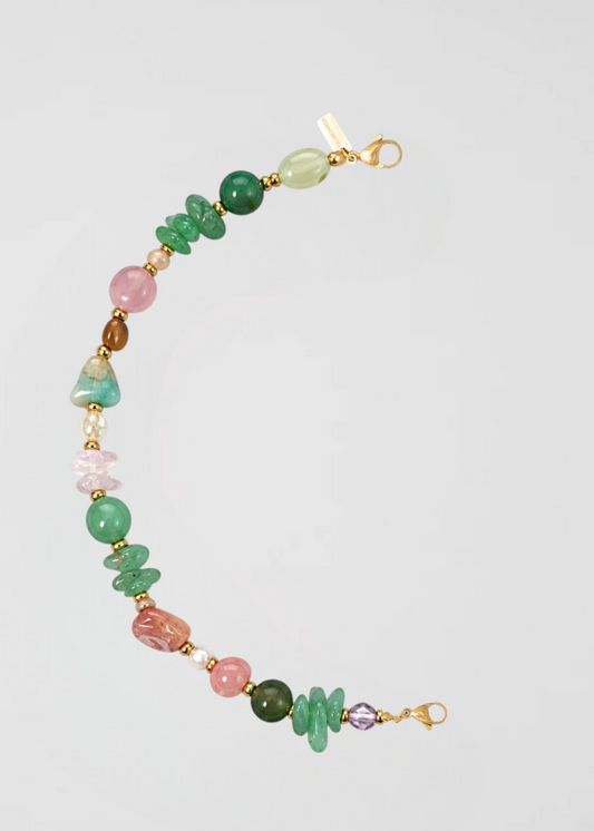 Mitad Cadena Delicada En Verdes Suaves Y Rosas Bebes