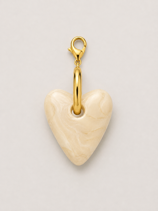 Charm Corazón Con Aplique Embellecido Crema