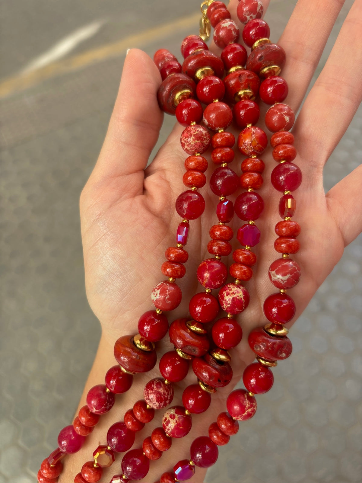 Mitad Cadena Roja Y Atemporal