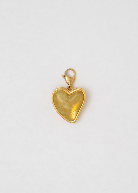 Charm Corazón Verde Y Dorado Me Lo Imagino Solo Y Ya Me Eleva El Look En Versión Pequeño
