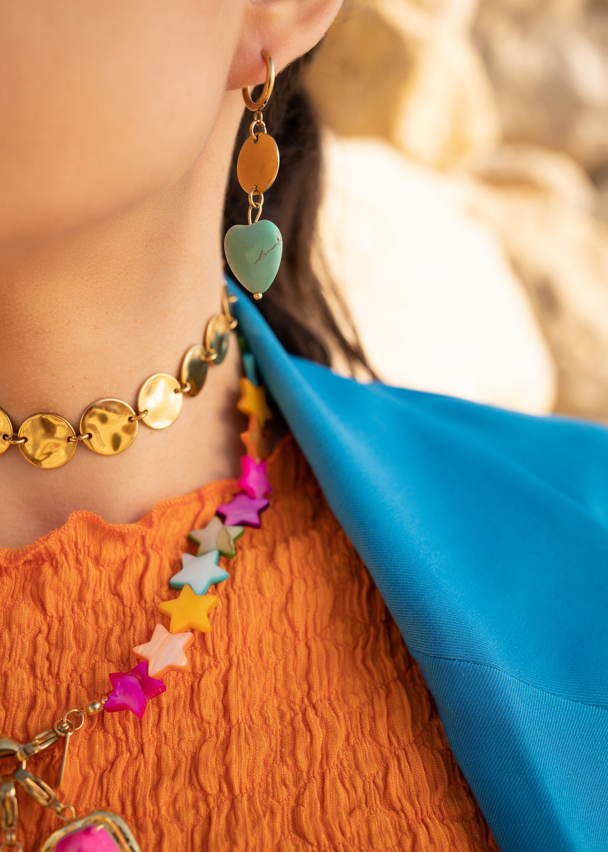 Complementos y pendiente dorado con corazón turquesa, joyas para verano, diseños Lulàs_Lulàs