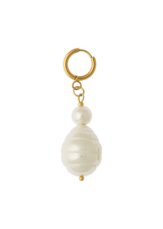 Pendiente de perla, pendientes de perlas, pendiente dorado con perla, complementos y joyería Lulás_Lulás.