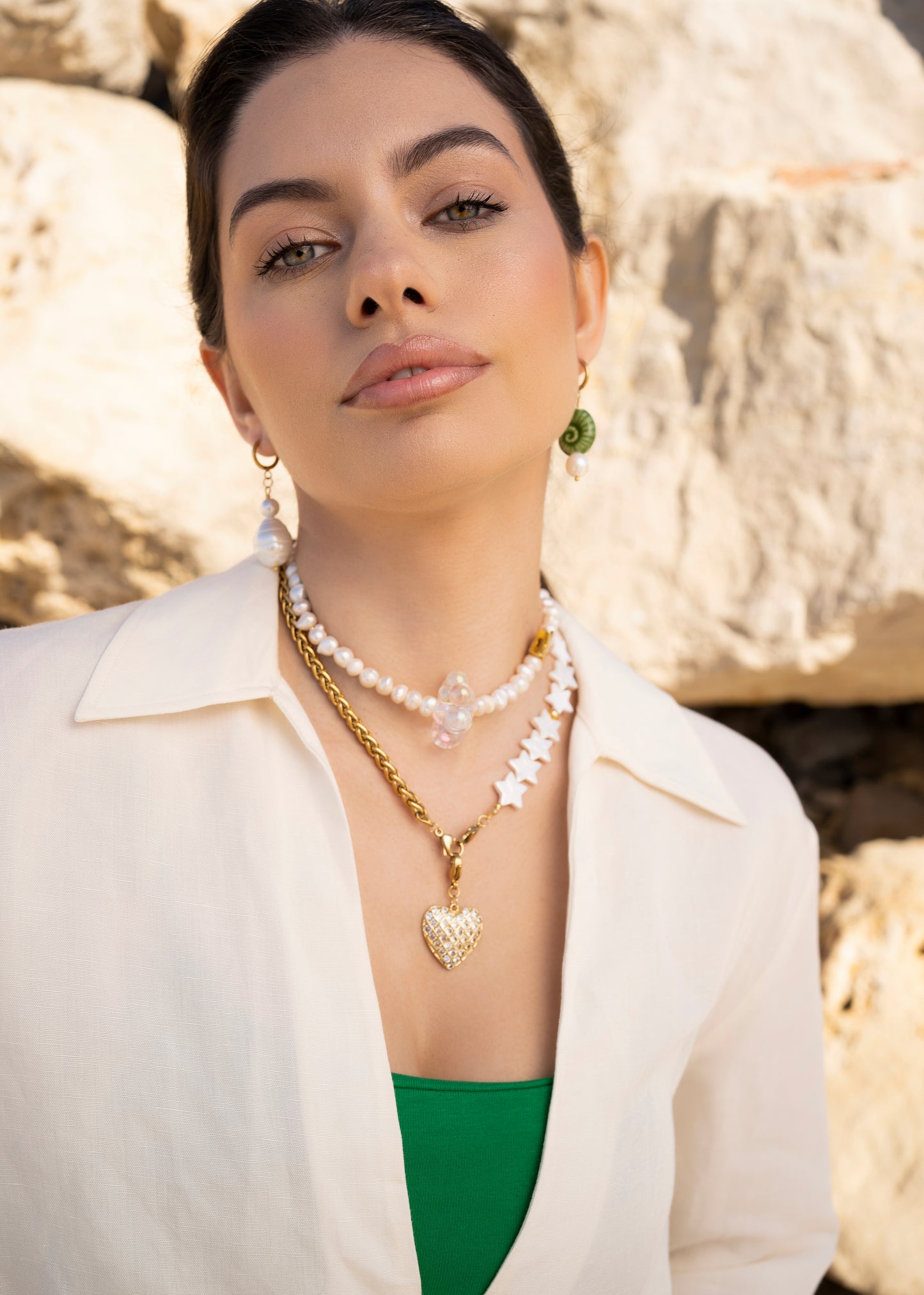 Pendiente Lulás_Lulás, pendiente de caracola, pendiente con caracola verde y perla, conjunto de accesorios, joyas de diseño